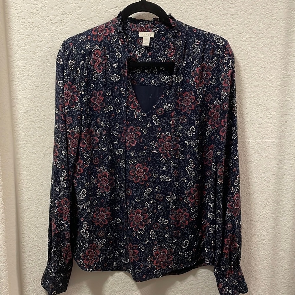 Hinge pop over blouse size small. 100% viscose.